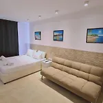 公寓 Lavish 圣纳帕