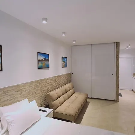 Lavish * アヤナパ