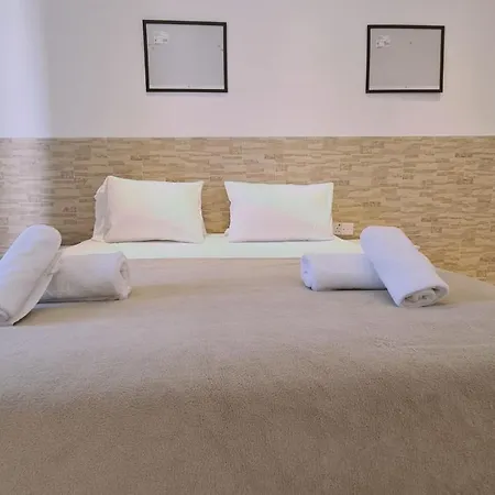 Lavish Apartment *