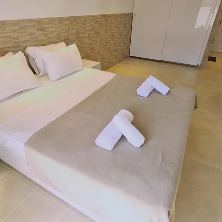 Lavish Apartment *