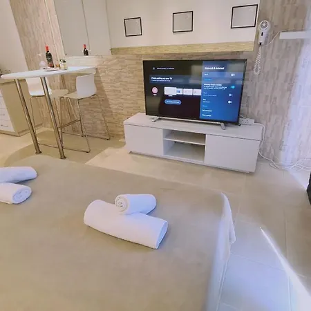Apartment Lavish