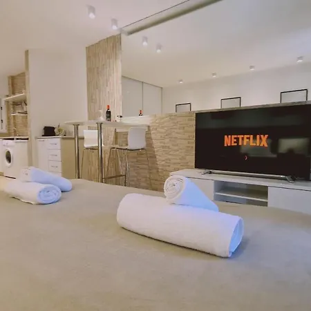 Lavish Appartement Ayía Nápa