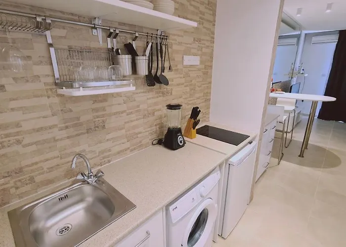 Lavish Айя-Напа